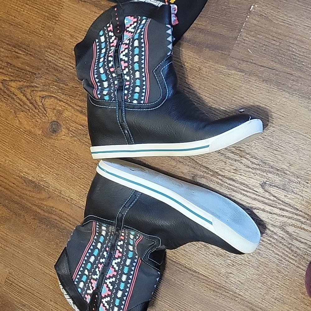 9.5 Justin cowboy boots with tennis shoes bottom!